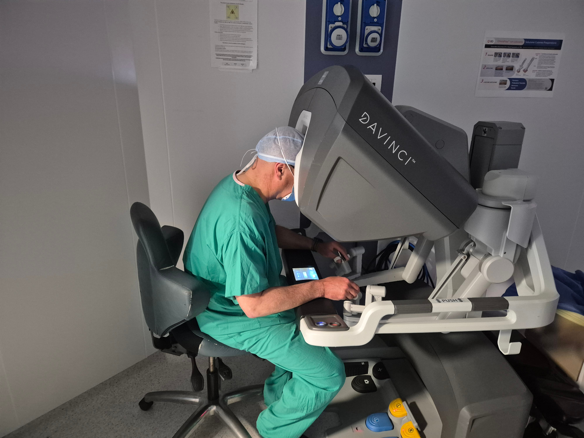 Intervento robotico per diastasi addominale eseguito dal Dott. Manetti con sistema Da Vinci